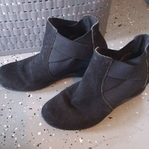 Pre-Owned SoleSenseAbility Black Slip-On Shoes